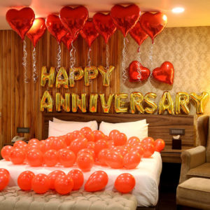 heart ceiling balloon decoration